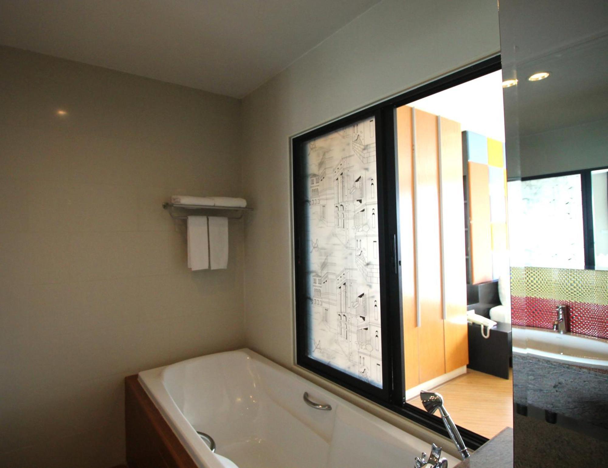 The Sunreno Hotel Sha Bangkok Esterno foto